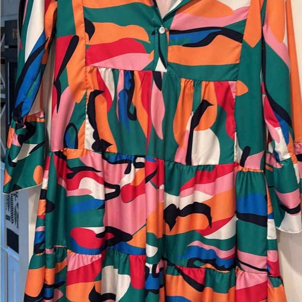 Abstract Green Multi Tiered Long-Sleeve Dress